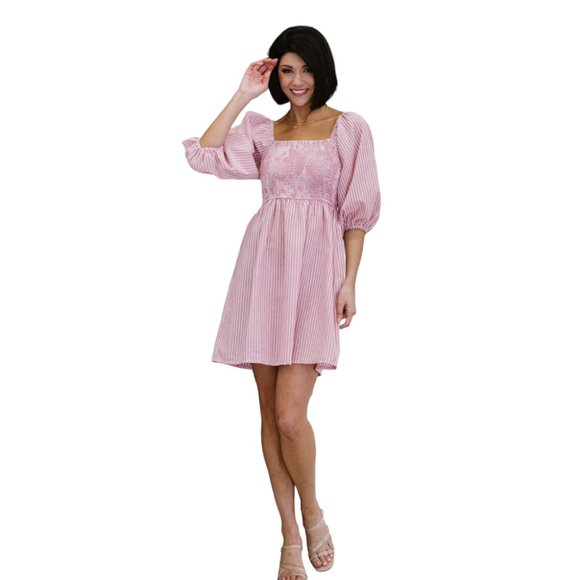 🌸🌸 Cute Striped Smocked Dress 🌸🌸 - Picture 8 of 9